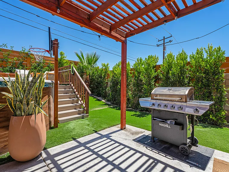 13334 Hidalgo St — Photo 33