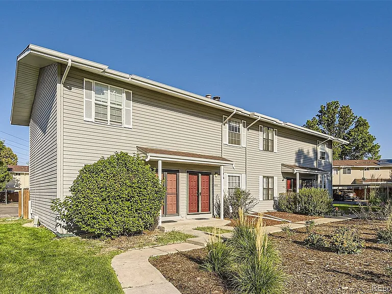1922 S Oswego Way — Photo 2