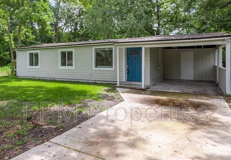 7832 Newton Rd — Photo 1