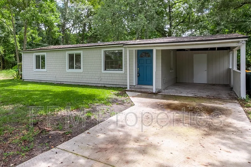 7832 Newton Rd