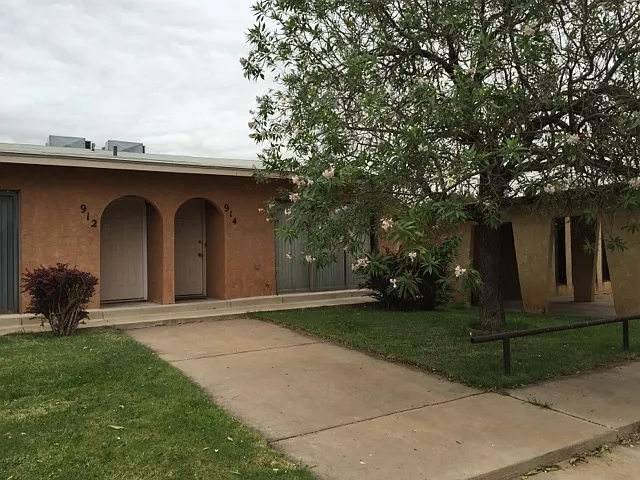 910-920 Fairmont Ct — Photo 1