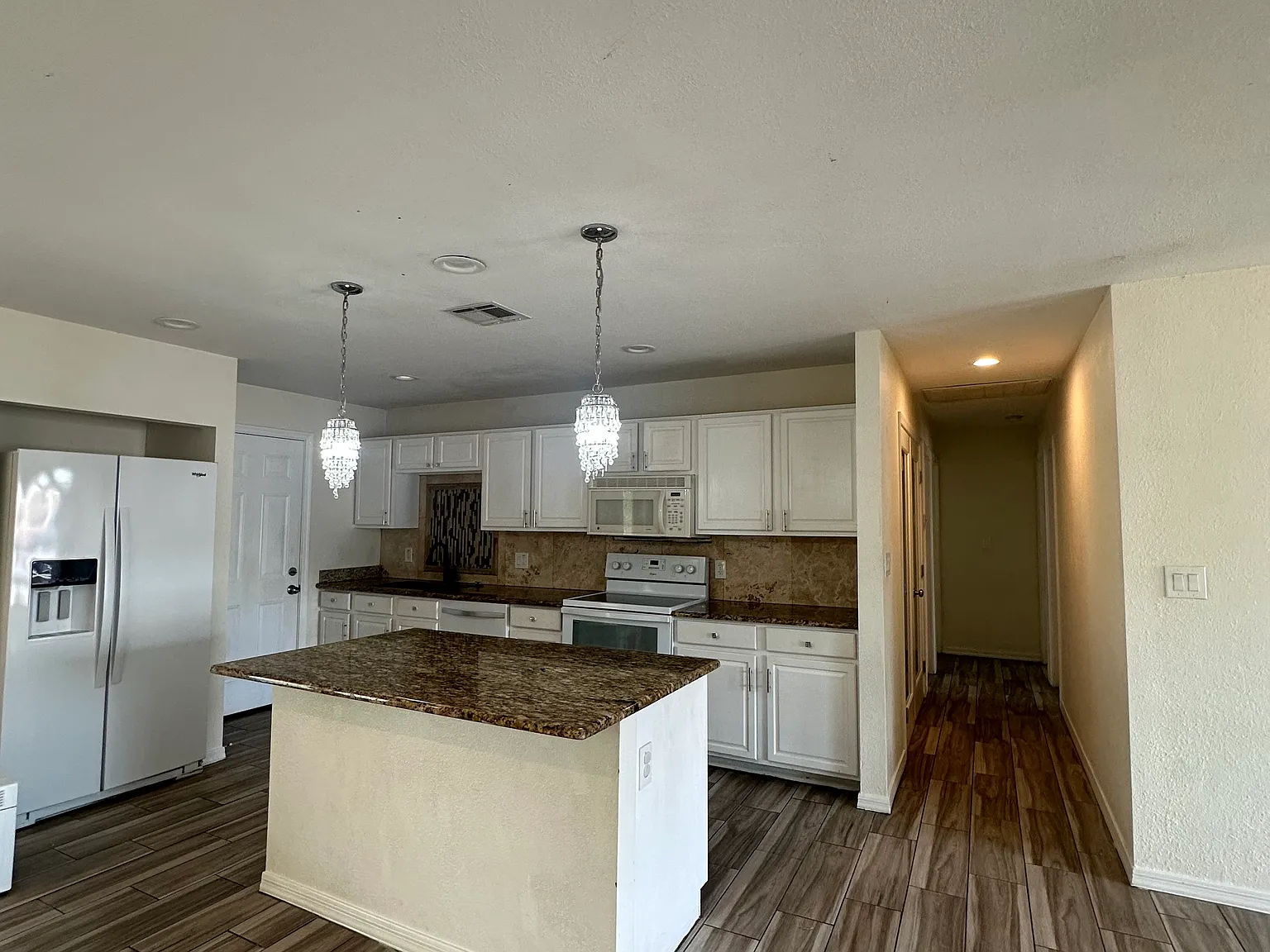 3 bed, 1332 sqft, $2,000 — Photo 4