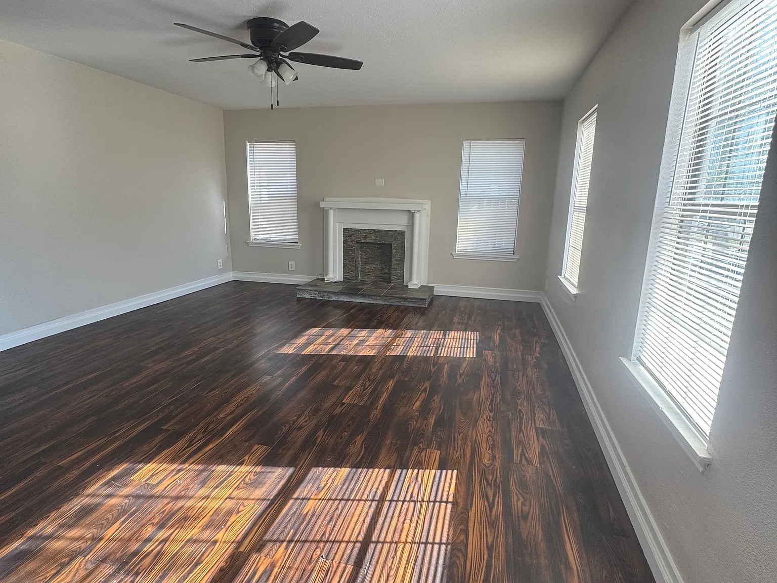 4 bed, $1,800 — Photo 3