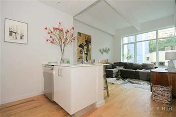 Rented by Triumph Property Group | media 8