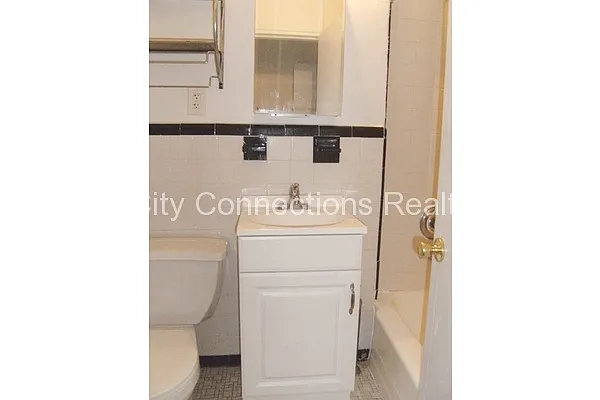 Rented by City Connections Realty | media 17