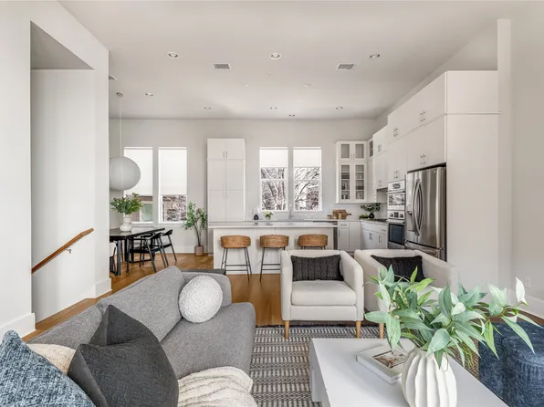 381 E Greenbriar Ln #401, Dallas, TX 75203