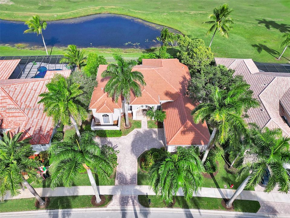 1st image of 2585 Mayfair Ln
