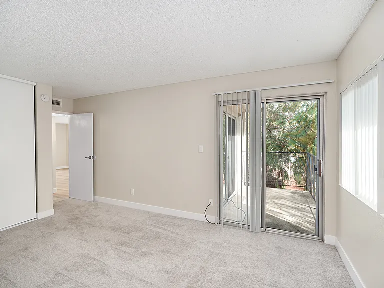 Lynwood Knolls — Photo 25
