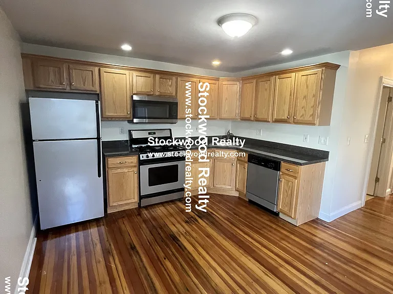16 Gates St #2 — Photo 3