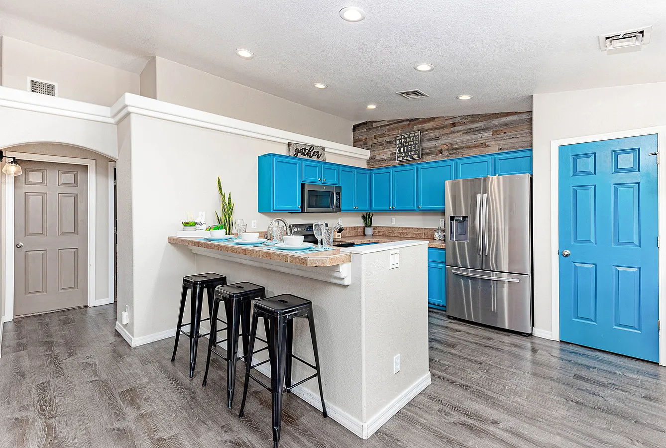 6 bed, 2700 sqft, $6,000 — Photo 4
