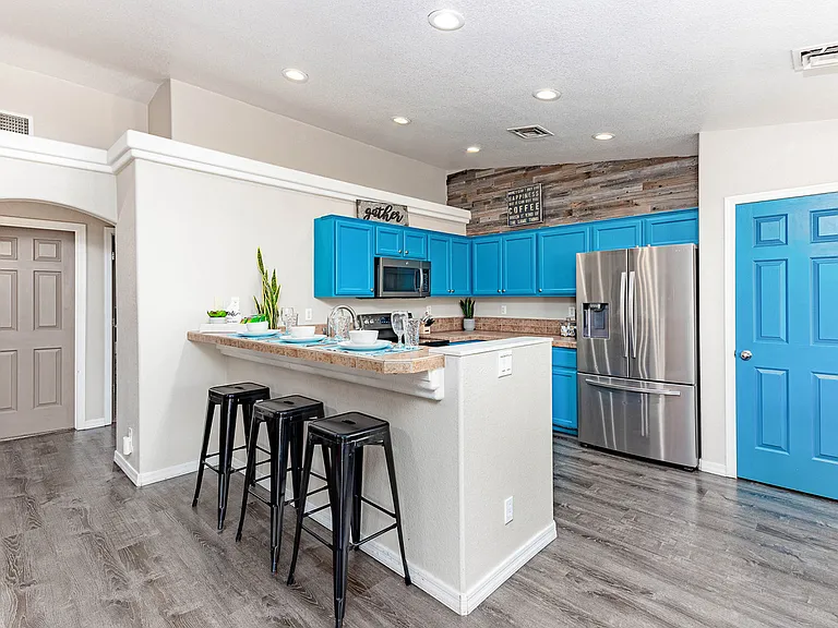 820 Avalon Ave — Photo 4