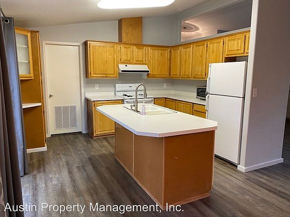 4th image of 994 SE Valleywood Pl