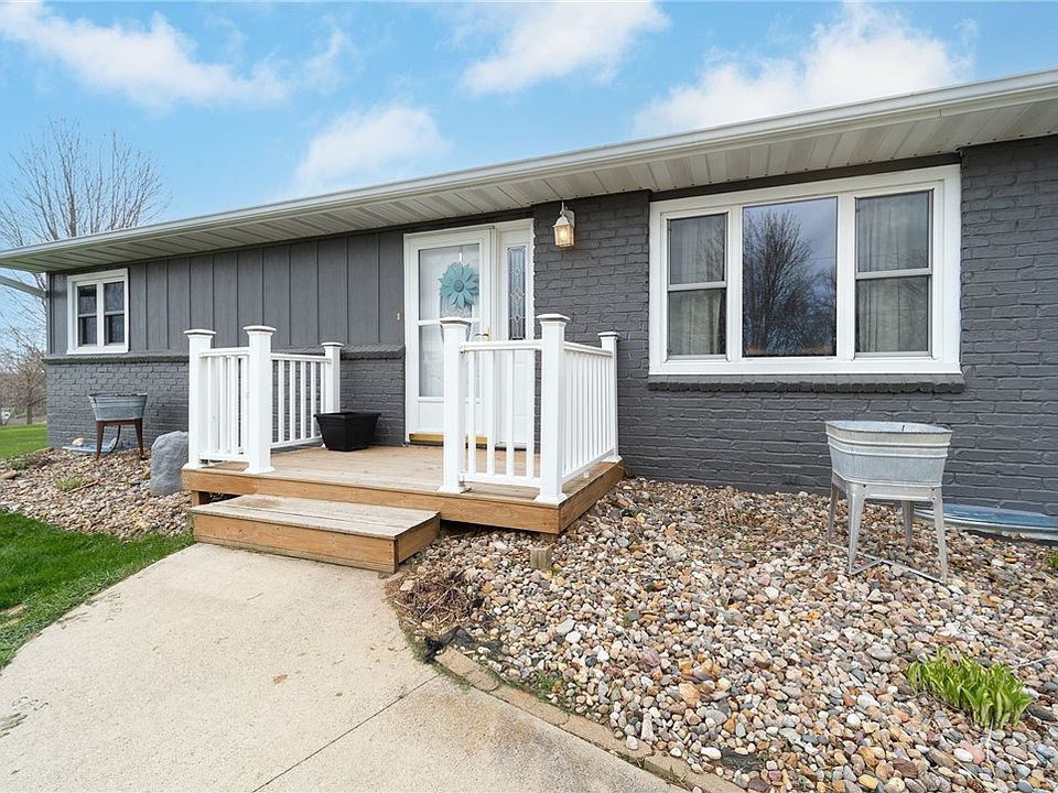 1422 Center St, Knoxville, IA 50138 Zillow