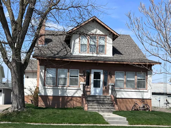 1009 Meridian Ave, Cozad, NE 69130