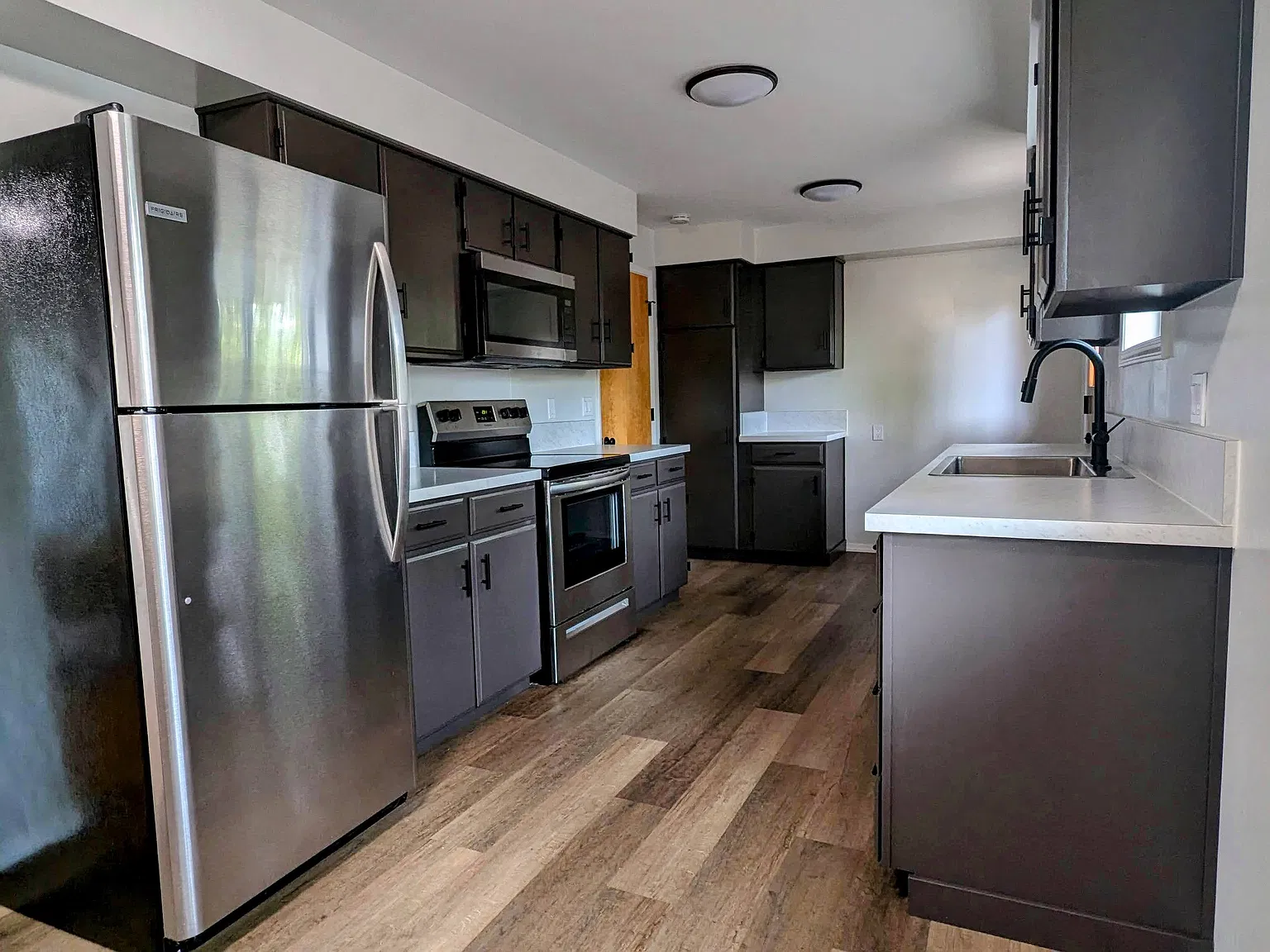 2 bed, 868 sqft, $1,750 — Photo 2