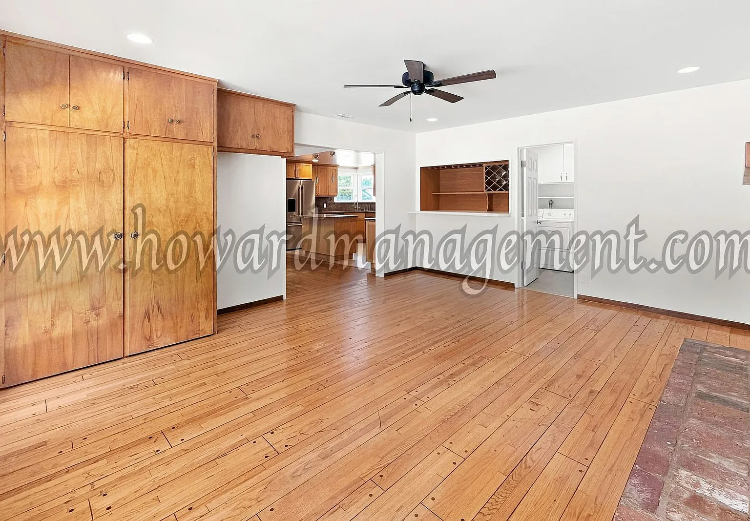 One level home with central A/C and grand backyard with pool. — Photo 4