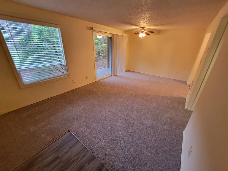 Knoll West Apartments — Photo 23
