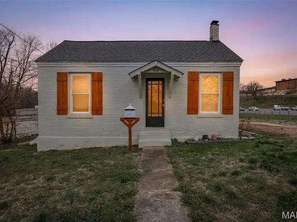 918 Elm St, De Soto, MO 63020