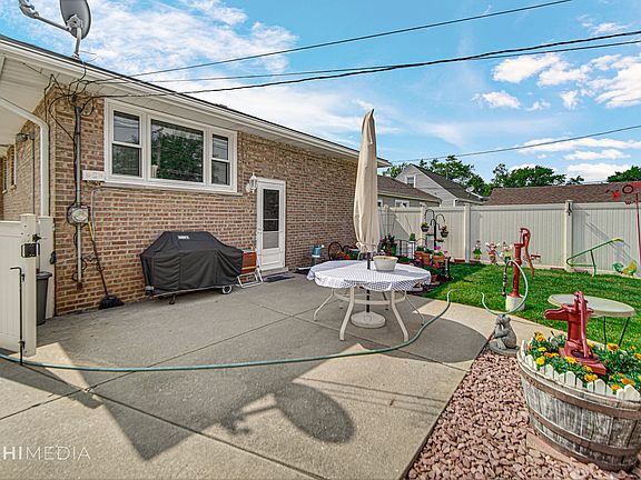 5th image of 8037 S Austin Ave