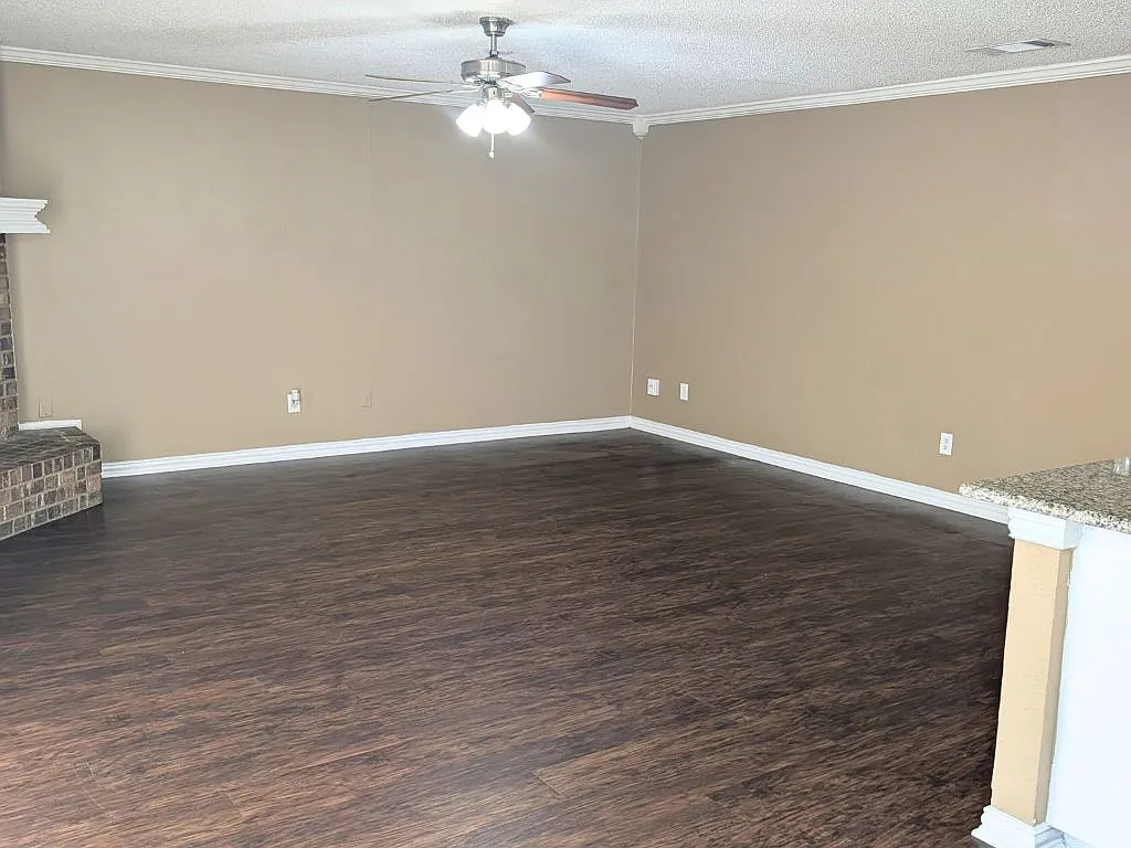 5325 Weddington Ct Fort Worth TX 76133 — Photo 4