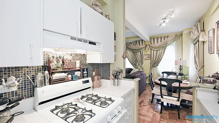 Sold by Moda Realty | media 3