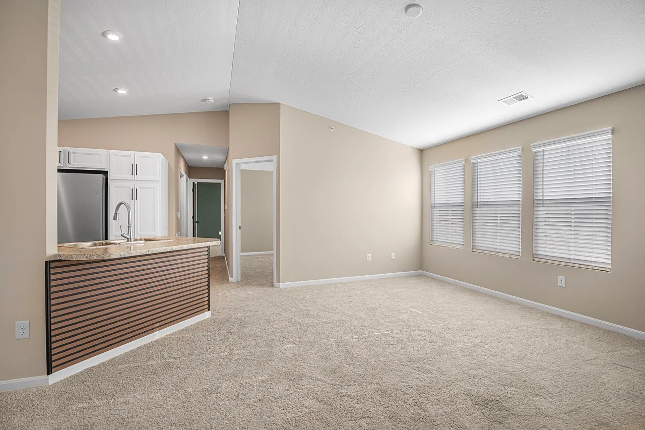 2 bed, 1111 sqft, $1,975 — Photo 4