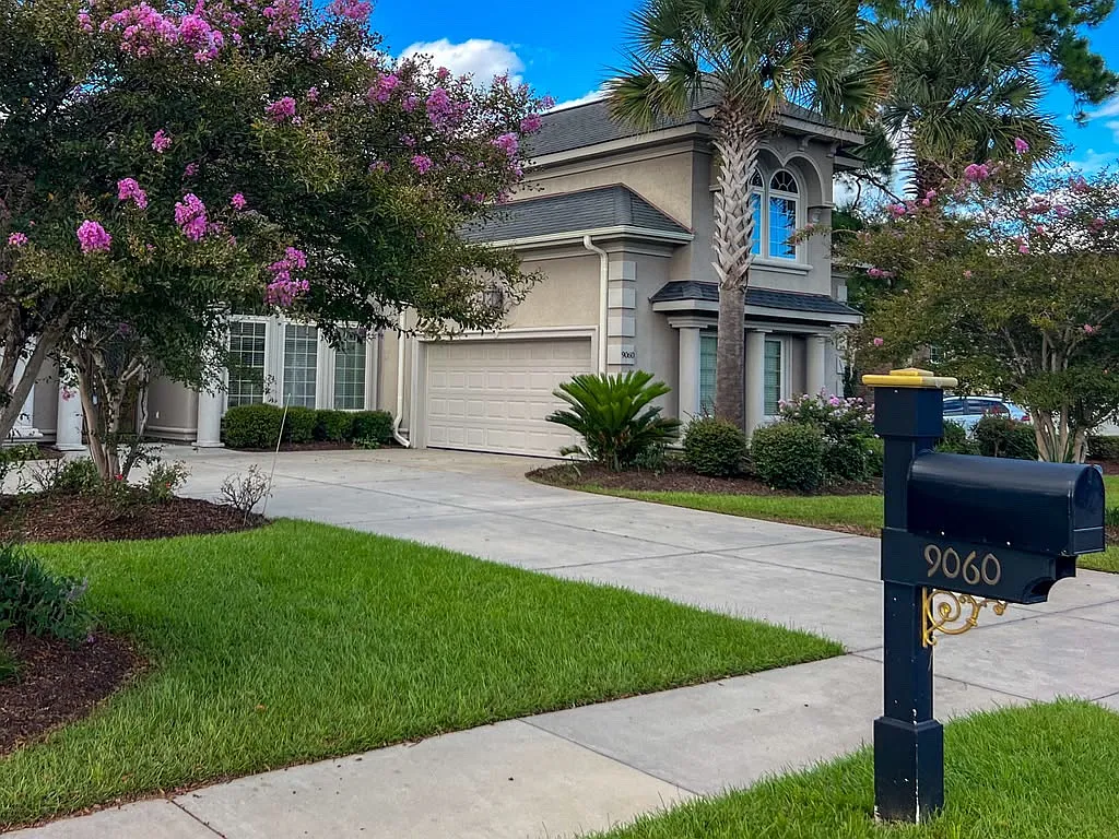 4 bed, 2324 sqft, $3,450 — Photo 2