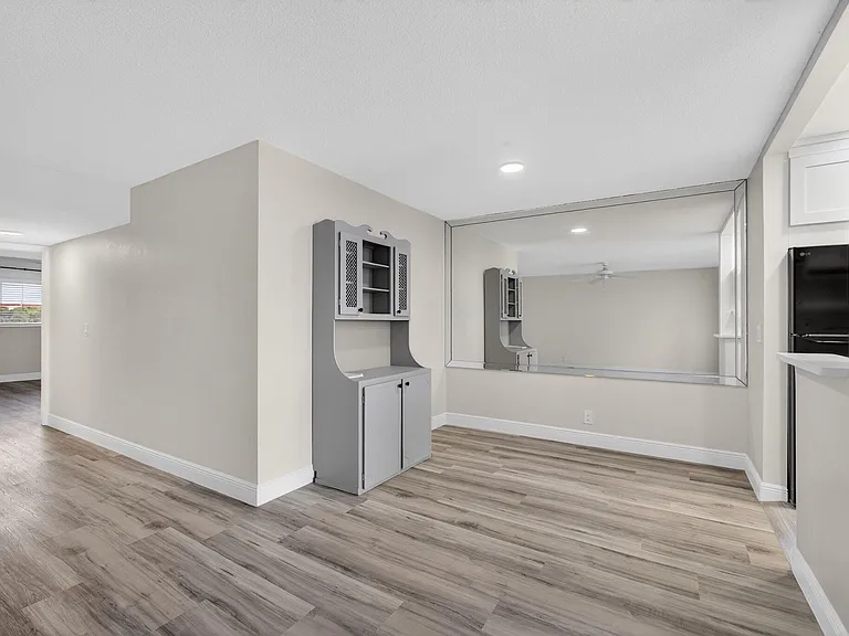 100 Shore Ct #208 — Photo 29