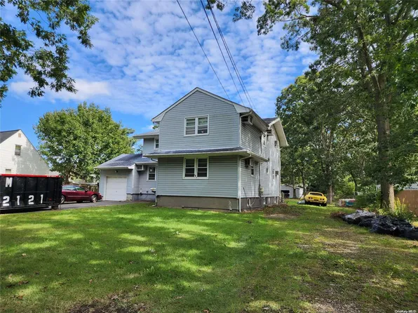 1089 Udall Road, Bay Shore, NY 11706
