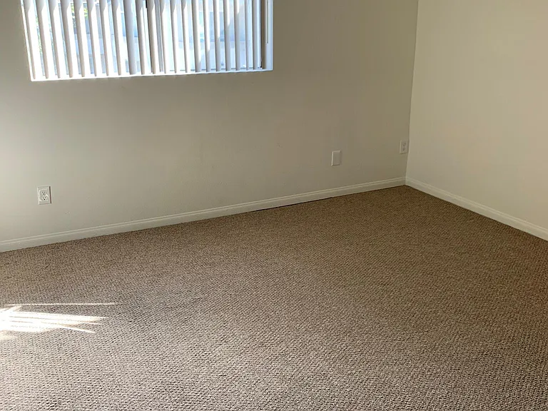 937 N Louise St #8 — Photo 10