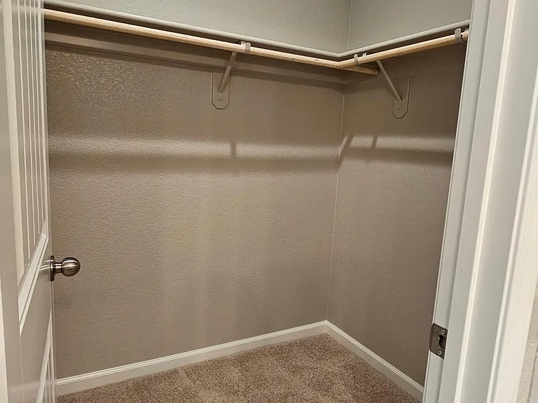 825 Kelsey Ct — Photo 21