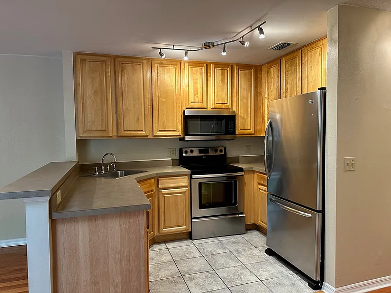 6052 Westgate Dr #203 — Photo 6