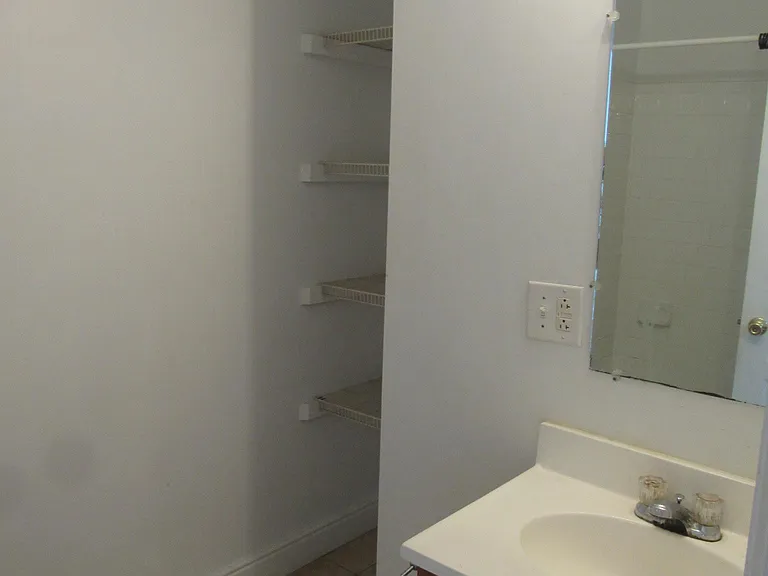 905 Bowe St #A — Photo 7