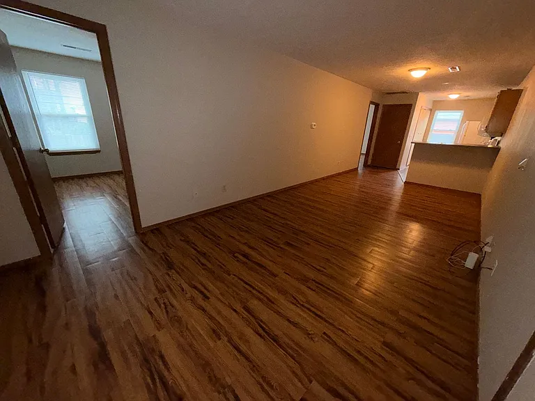 1030 E Walnut St — Photo 10