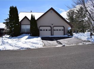 2 Ingram Dr, Monroe Township, NJ 08831