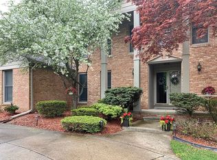 1766 Kilburn Rd N, Rochester Hills, MI 48306