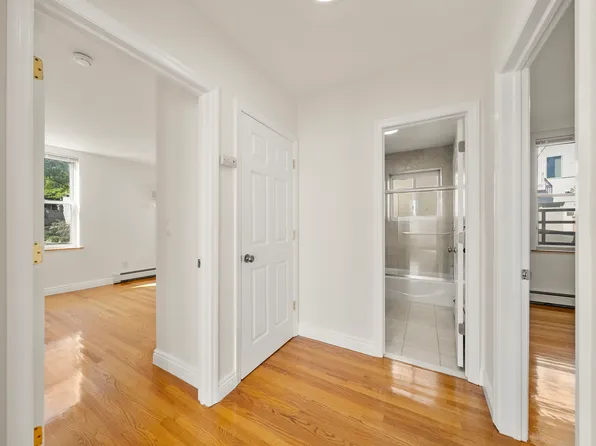 280 Undercliff Avenue image 14 of 23