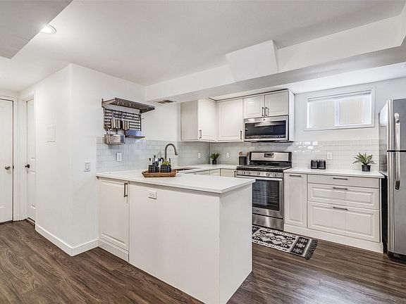 A modern, well appointed kitchen with gas range.