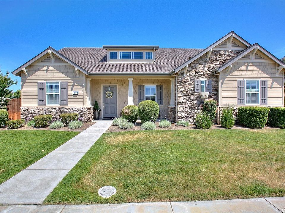 2nd image of 377 Travertine Dr