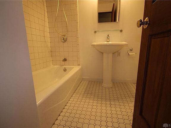 5th image of 653 Dakota Dr