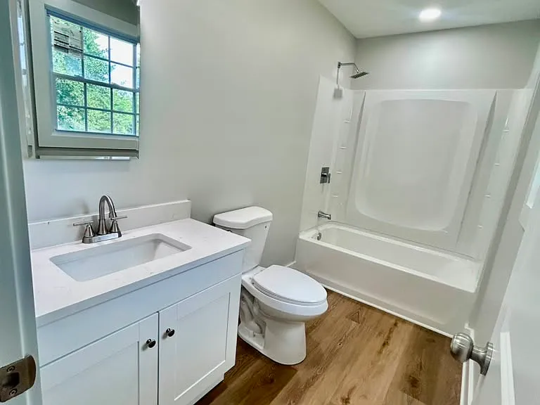 201 Hollywood Dr — Photo 10