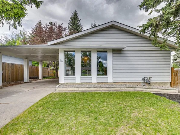 28 S Cantrell Bay SW, Calgary, AB T2W 2C2