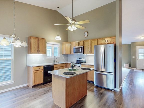 3rd image of 2162 Thornbury Ln