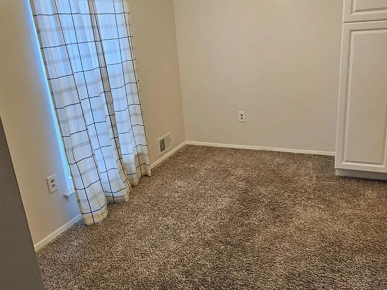 20016 Village Green Ct — Photo 5