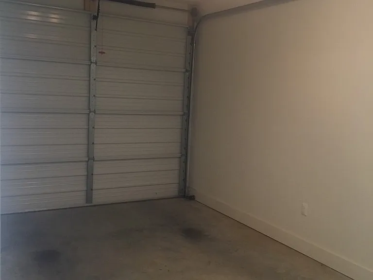 211 Cate Ave — Photo 3