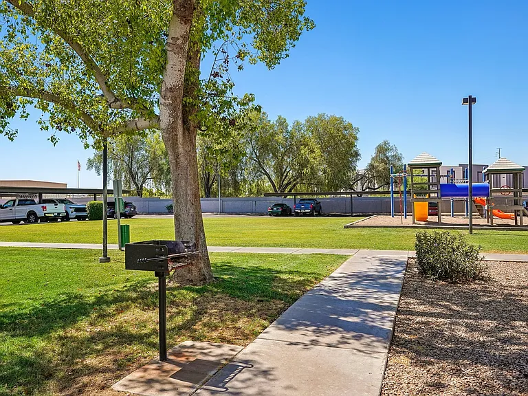 Acacia Pointe — Photo 9