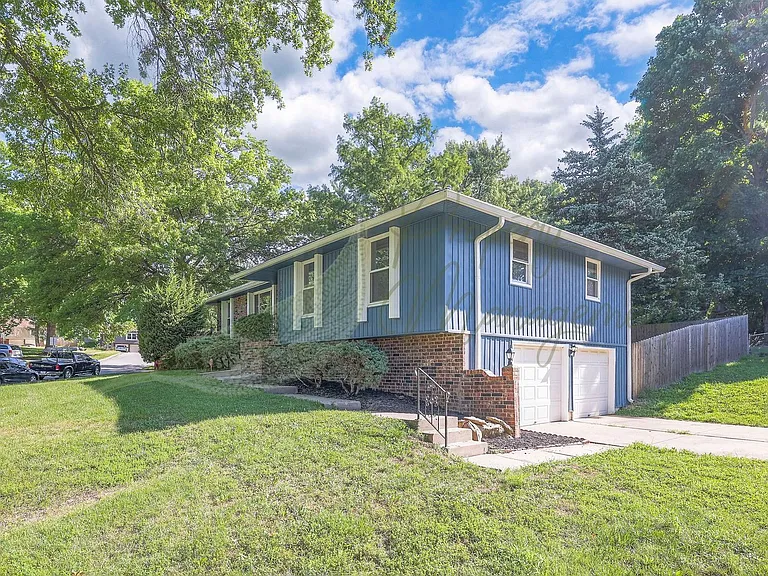 11913 Sycamore Ave — Photo 3