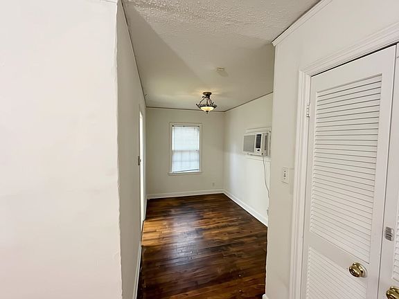 5th image of 801 Bowen Cir