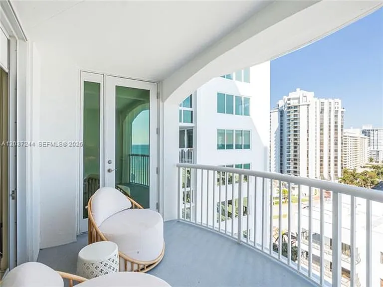5401 Collins Ave #1013 — Photo 9