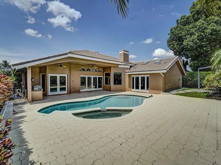 11999 Classic Dr — Photo 29